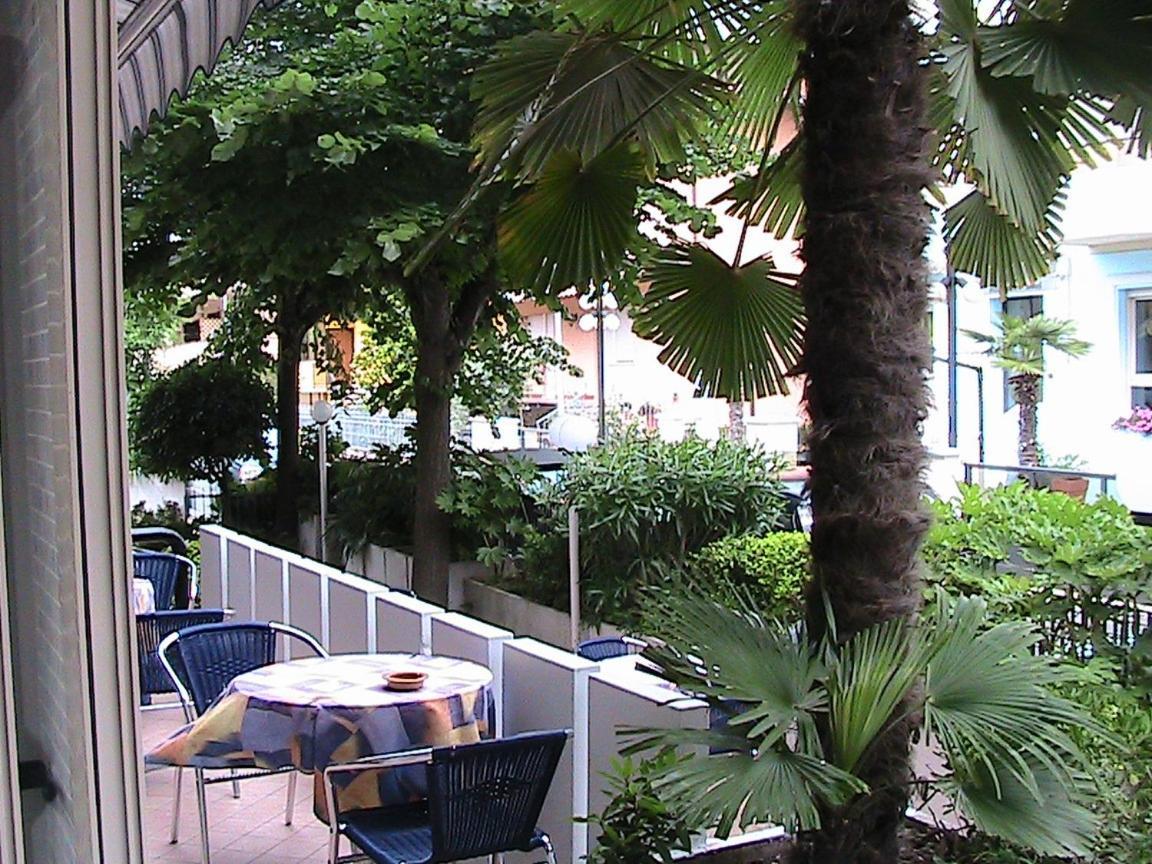 Hotel Universo Римини Экстерьер фото